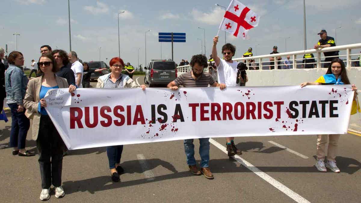 Georgian Russian activists 