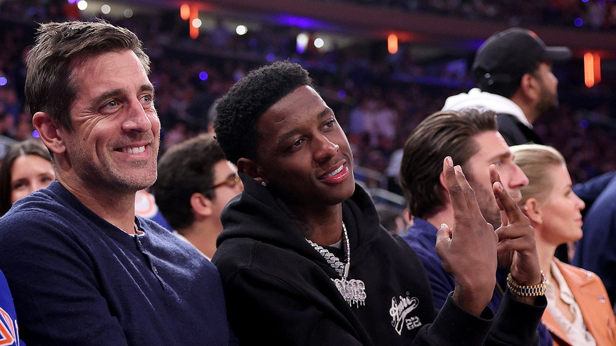Sauce Gardner and Aaron Rodgers sit courtside