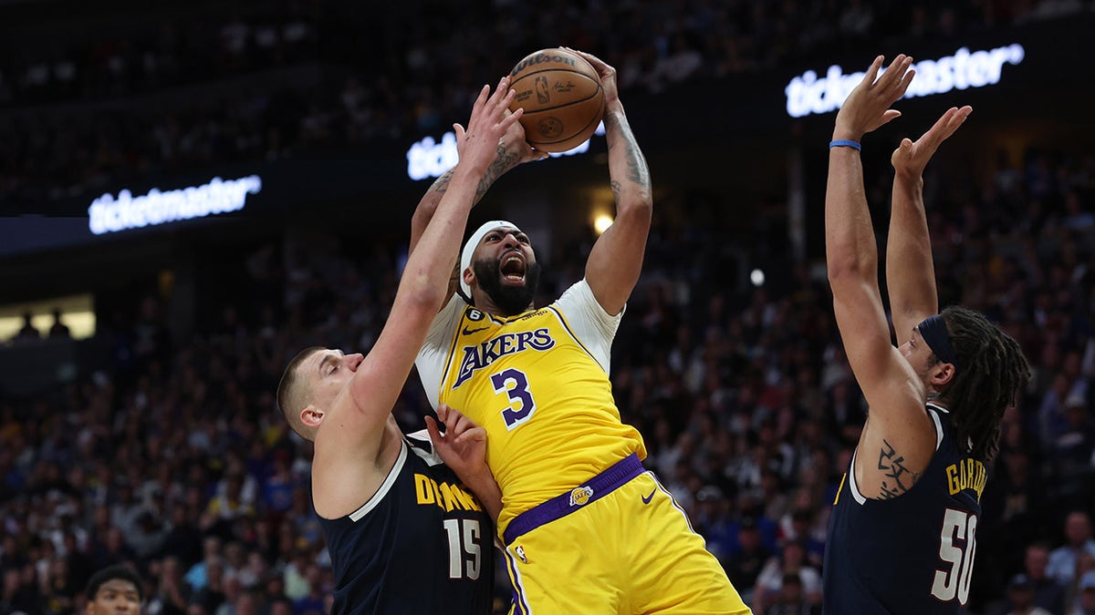 Nuggets wipe out Lakers in fourth quarter to win Game 2 of Western  Conference Finals