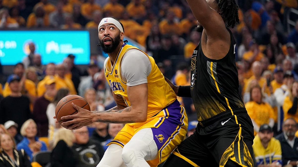 Anthony Davis Enters Lakers History With Incredible Game 1 Performance ...