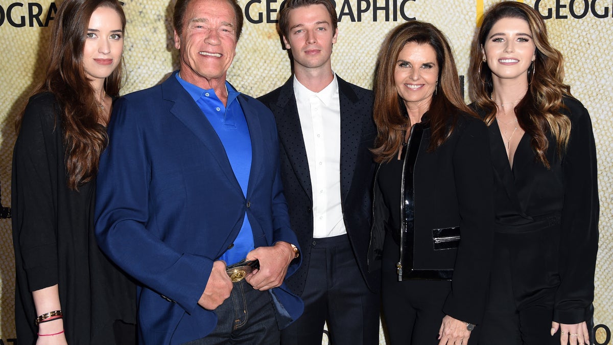 Arnold Schwarzenegger and Maria Shriver with their kids