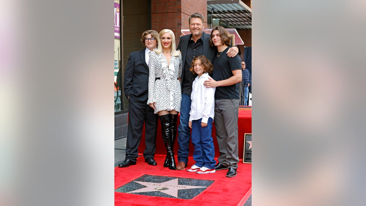 Blake Shelton, Gwen Stefani e seus três filhos