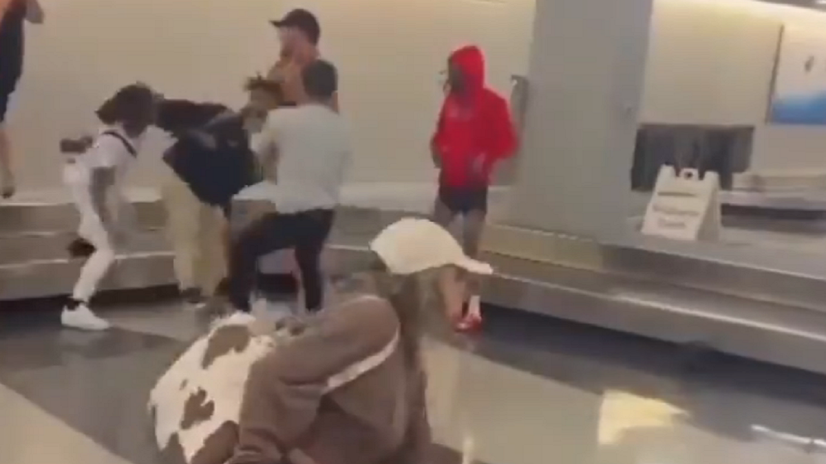Fight at Chicago airport 