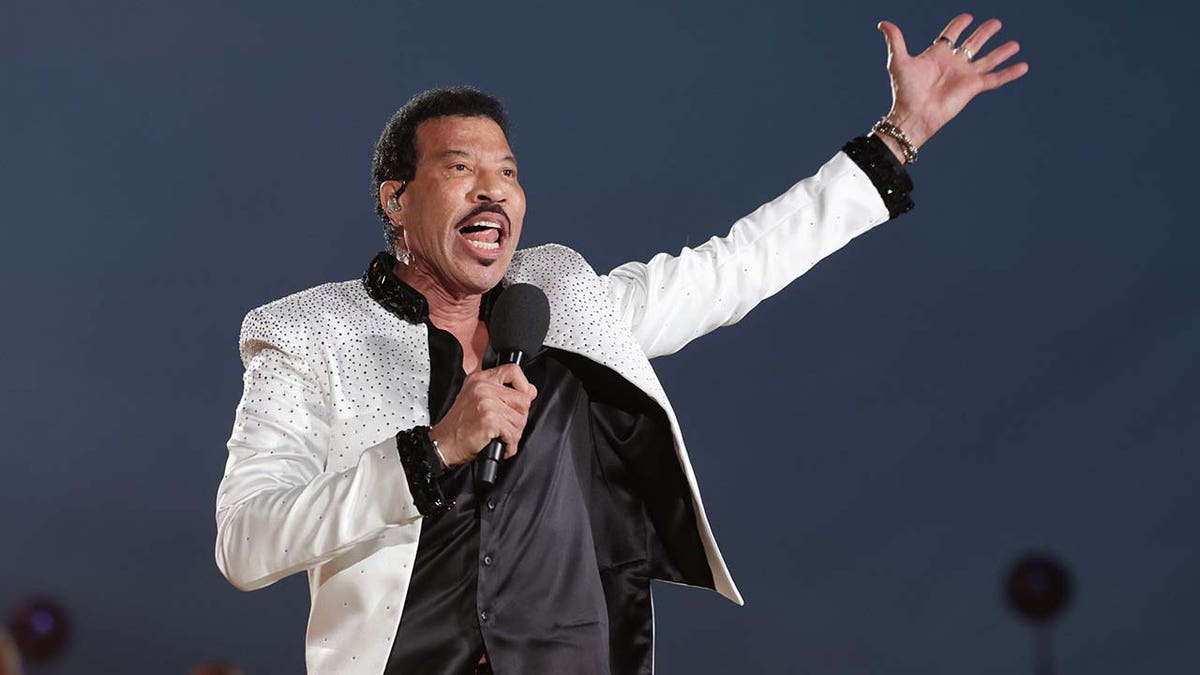 Lionel Richie gave animated performance at coronation concert