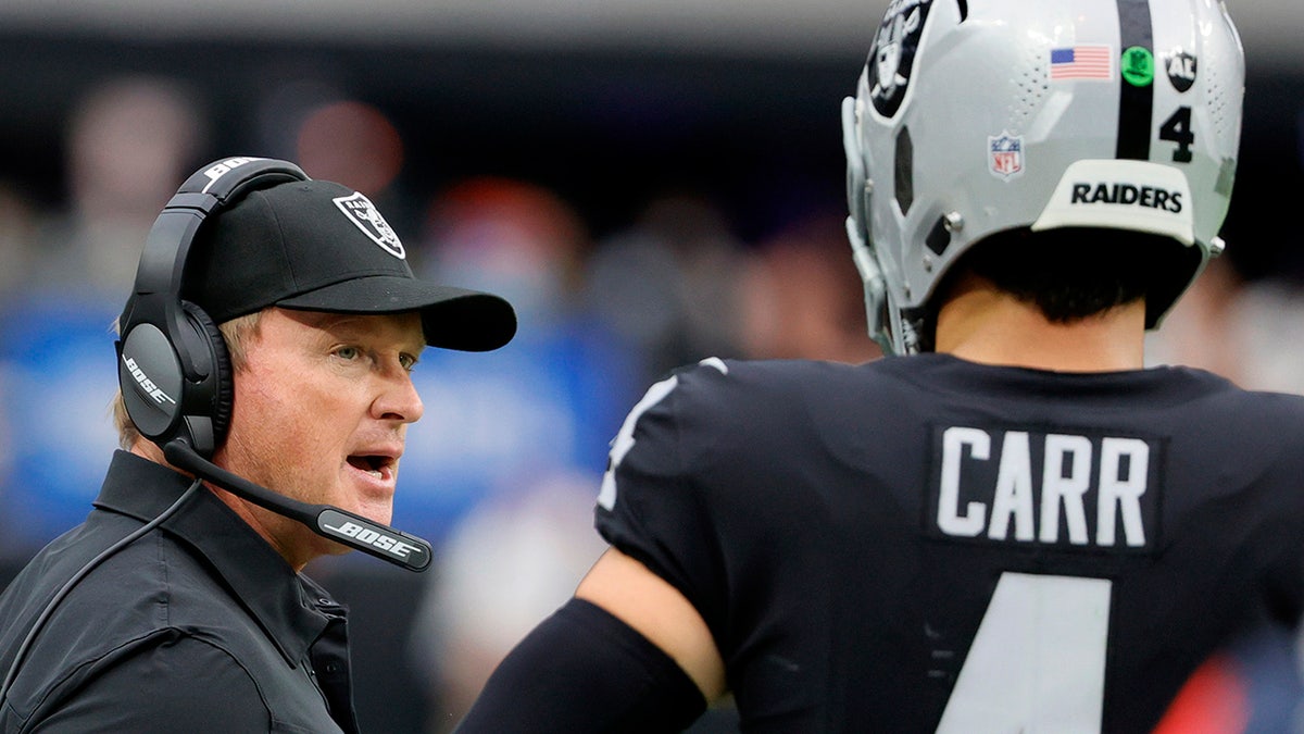 Jon Gruden Helping Derek Carr Get Settled In Saints Offense: Report ...