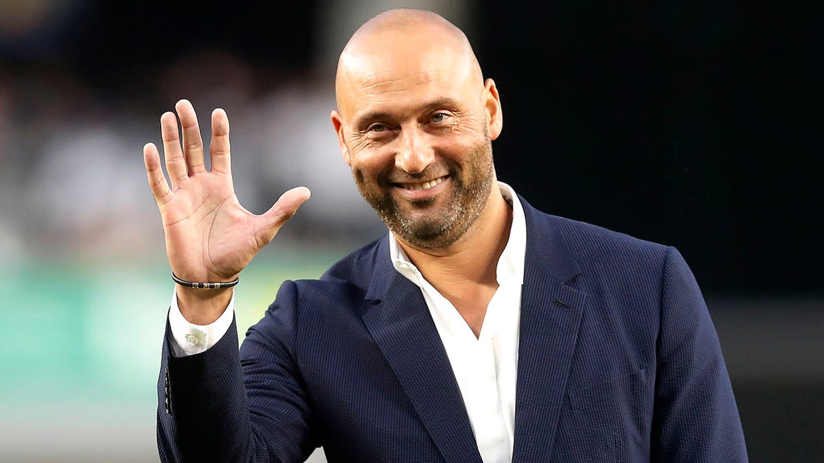 Derek Jeter waves