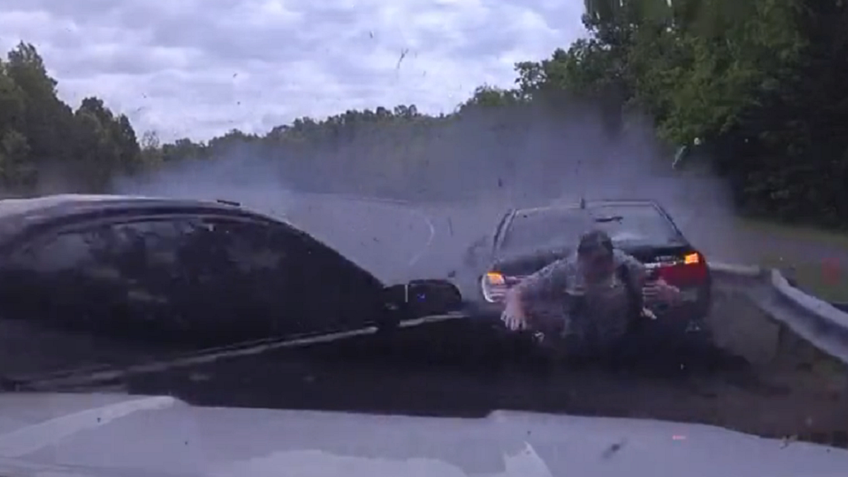 Virginia police officer dodges car crash