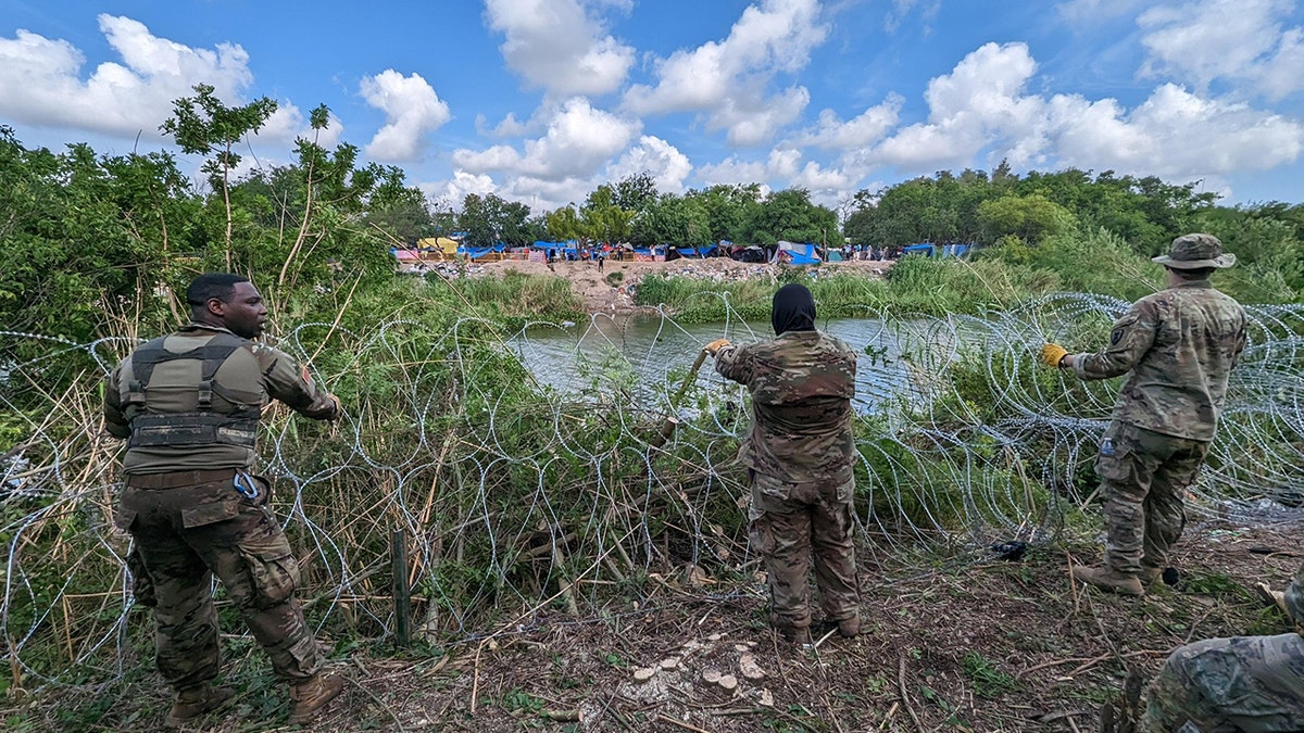 Troops installing wire at Texas-Mexico border