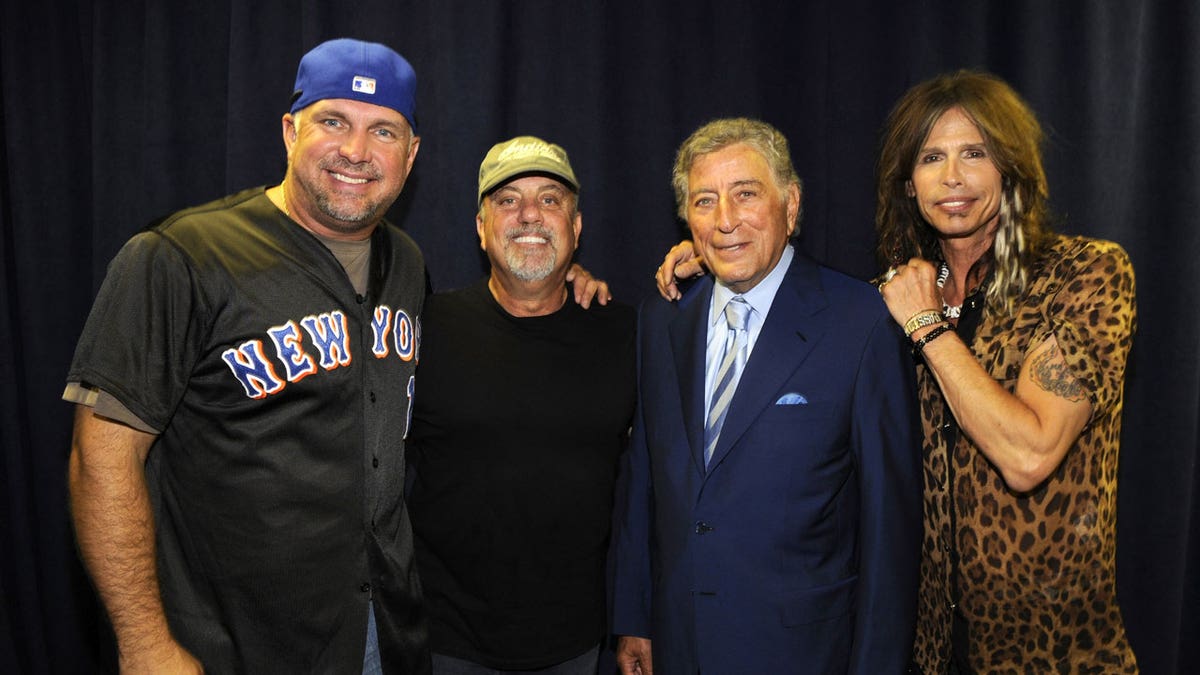 Garth Brooks backstage with Billy Joel and others
