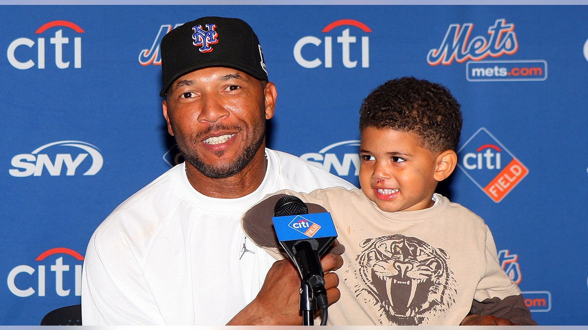 Gary Sheffield's son, Noah, hits walk-off homer using father's signature  batting stance