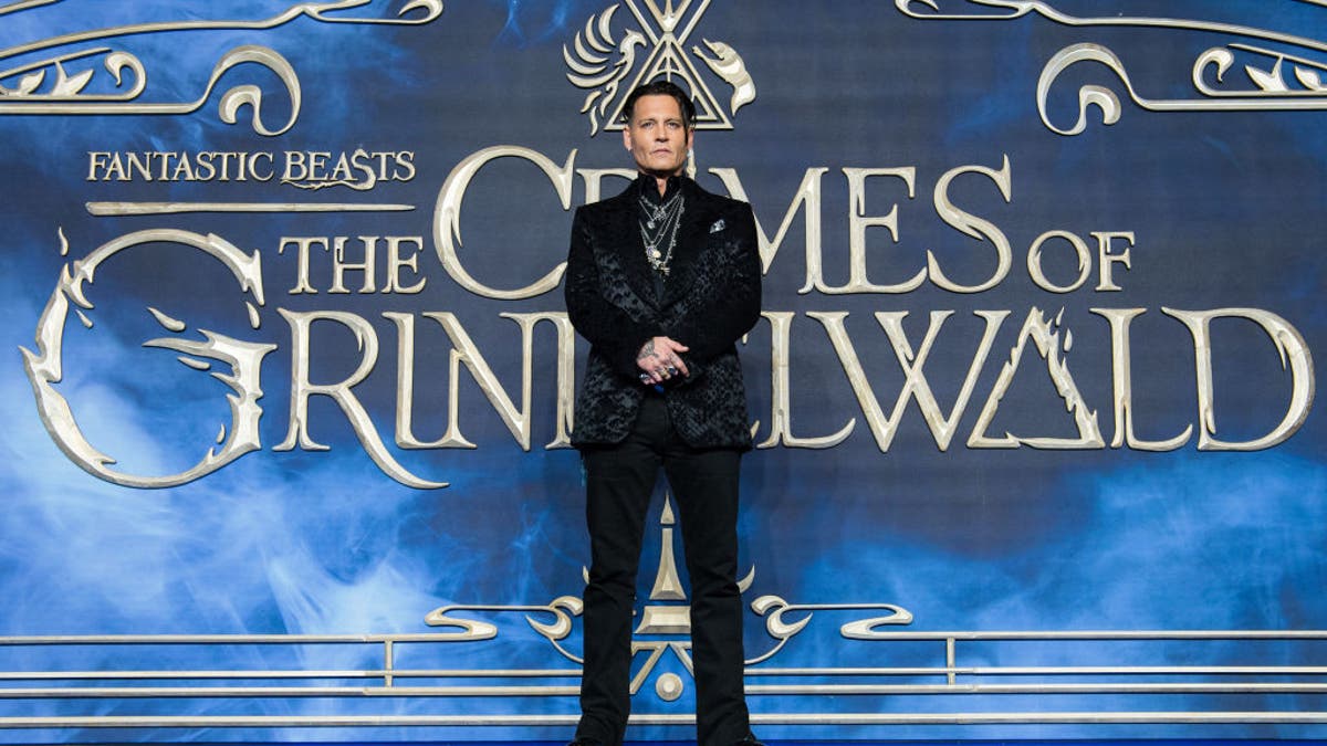 johnny depp at fantastic beasts premiere