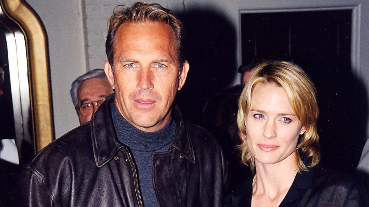 Robin Wright and Kevin Costner at the premiere of "Thin Red Line"
