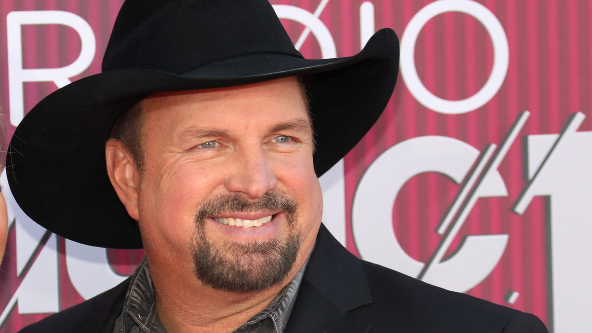 Garth Brooks in a black cowboy hat