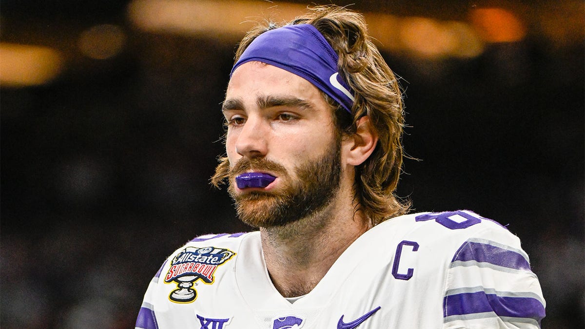 Kade Warner warms up for Kansas State