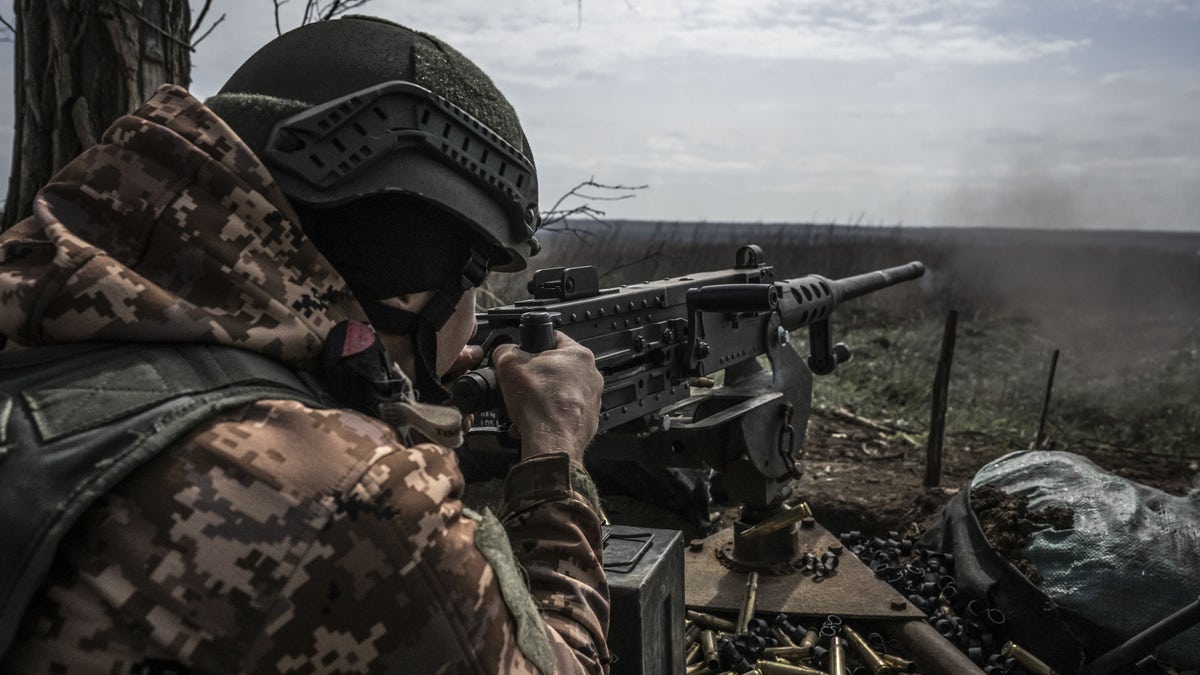 Ukraine soldiers fire on front lines