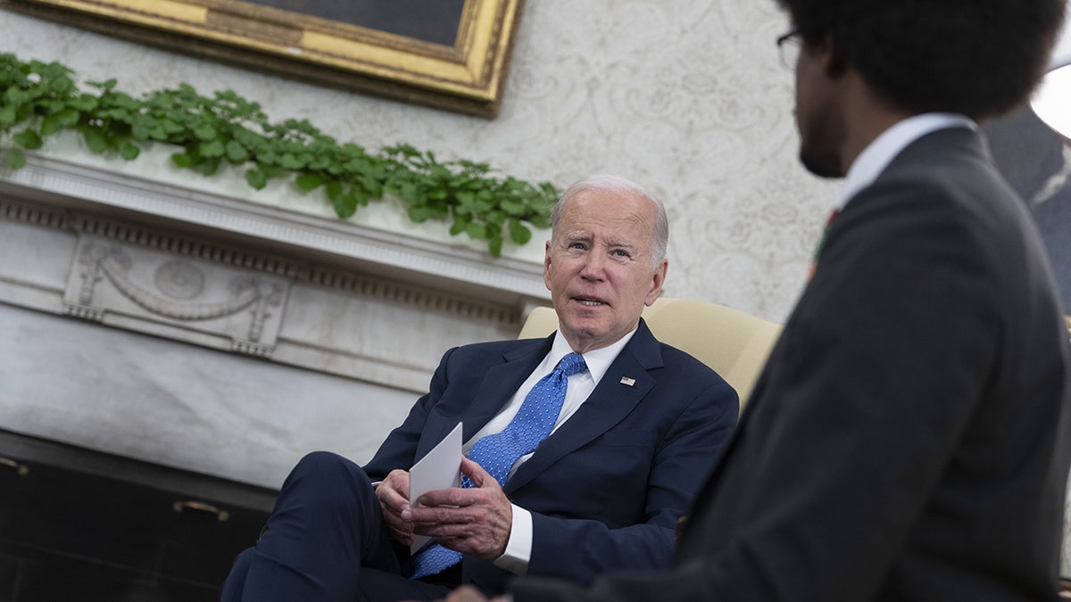 Biden meets with Tennessee Three