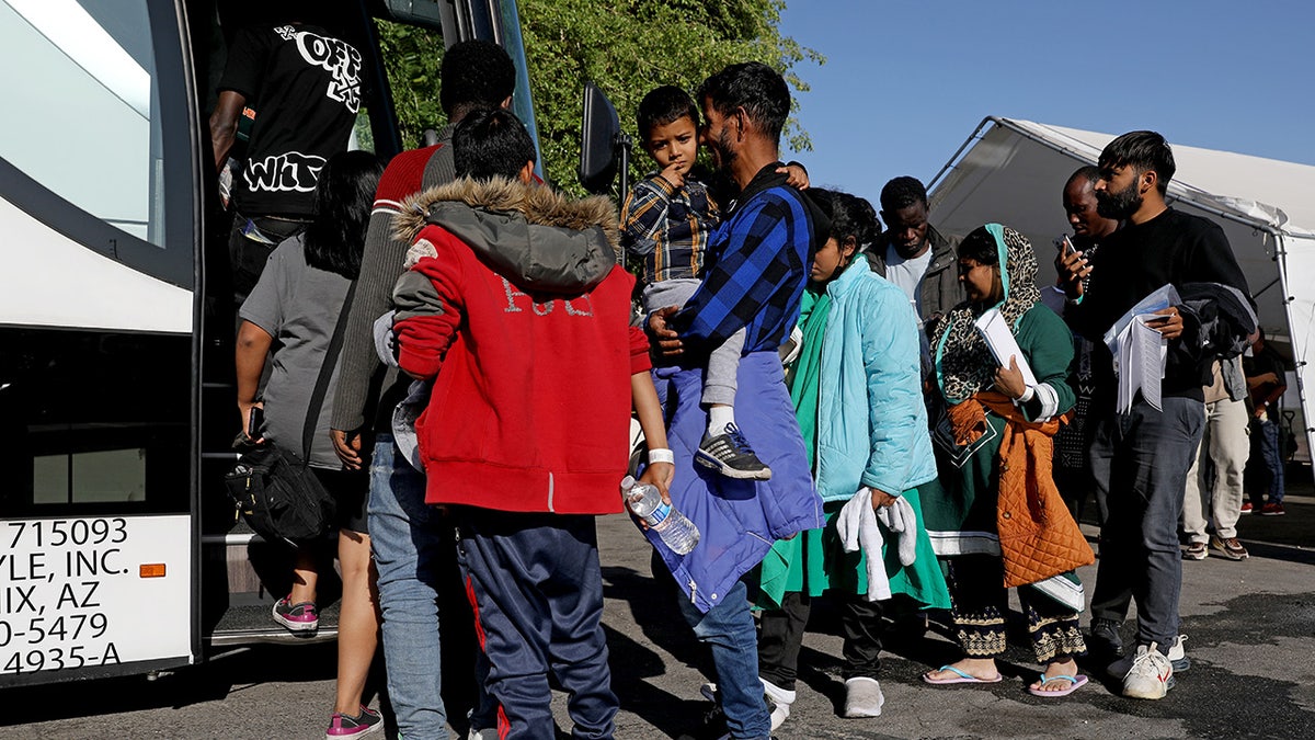 Yuma Arizona migrants released by Border Patrol