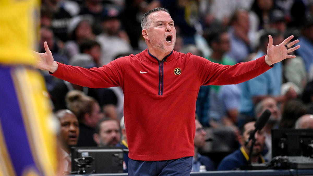 Michael Malone yells during Game 2