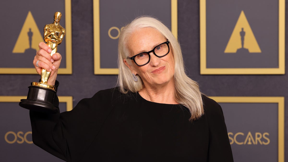 Jane Campion holds her Oscar.