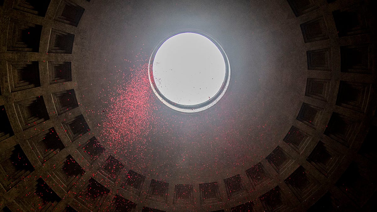 rome flowers pentecost pantheon