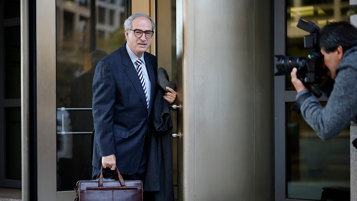 Stewart Rhodes attorney outside courthouse