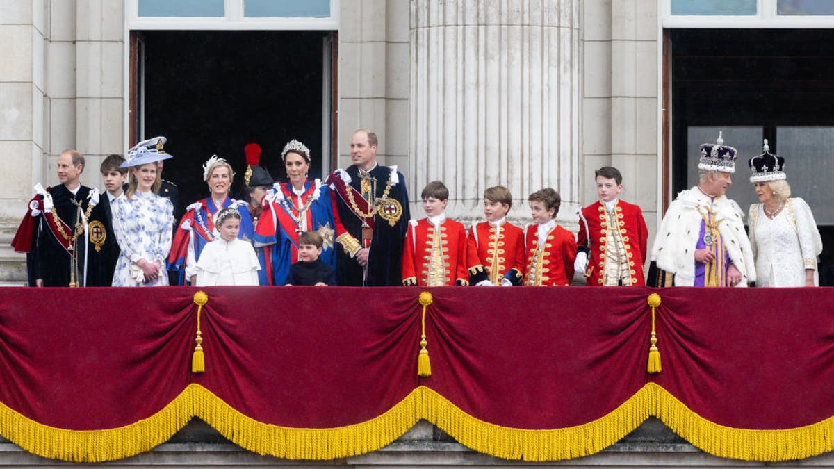 entire royal family on balcony