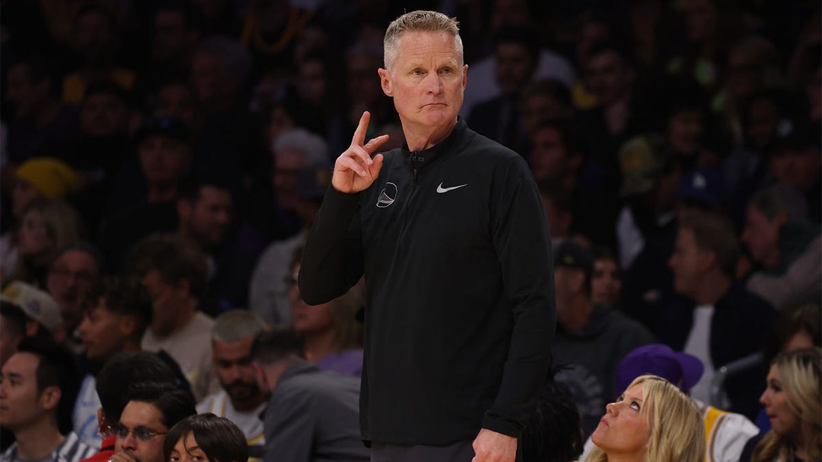 Steve Kerr coaches against the Warriors