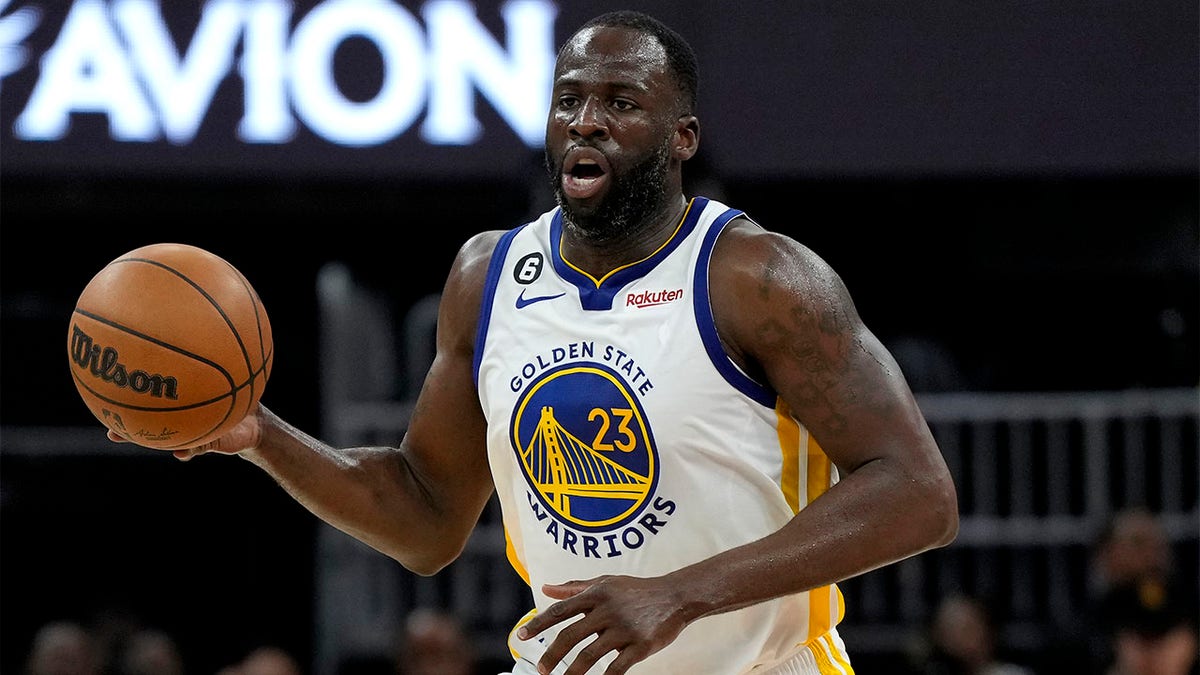 Draymond Green brings the ball up against the Lakers