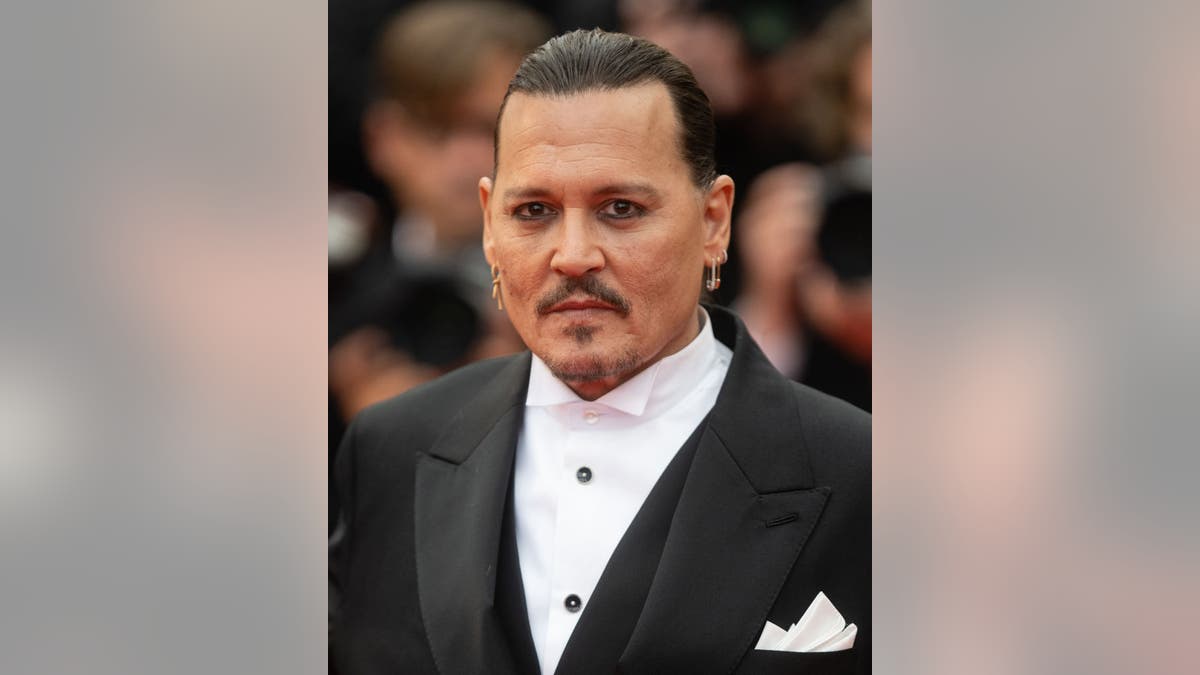 johnny depp on cannes red carpet at premiere