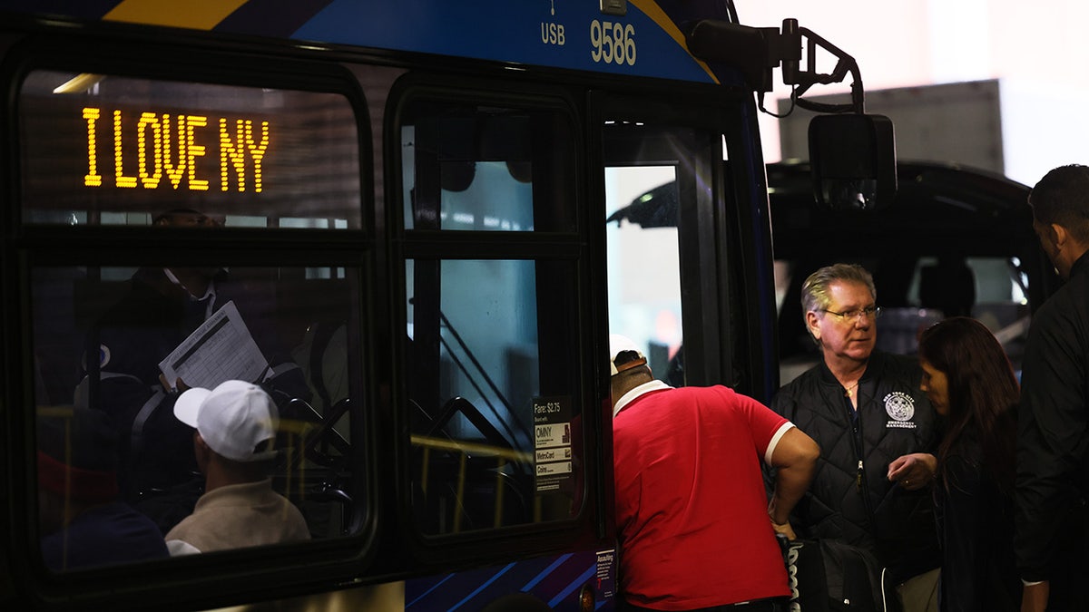 Migrants board buses