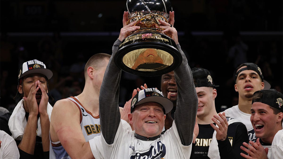 Michael Malone celebrates after beating the Lakers