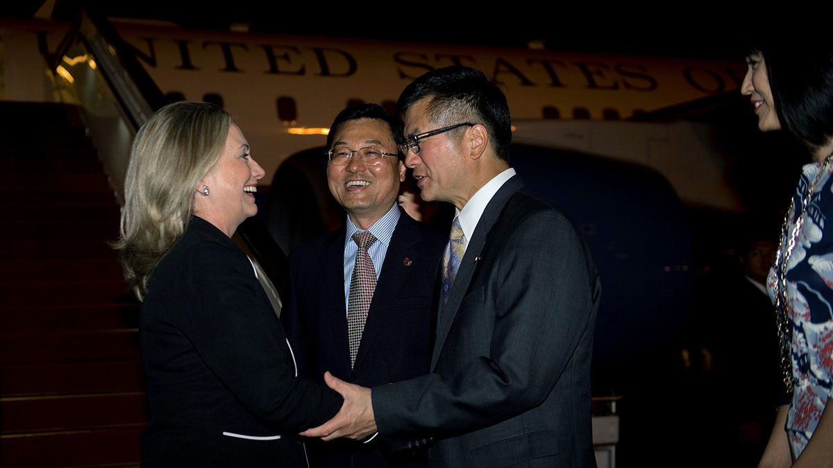 Hillary Clinton seen with Xie Feng 