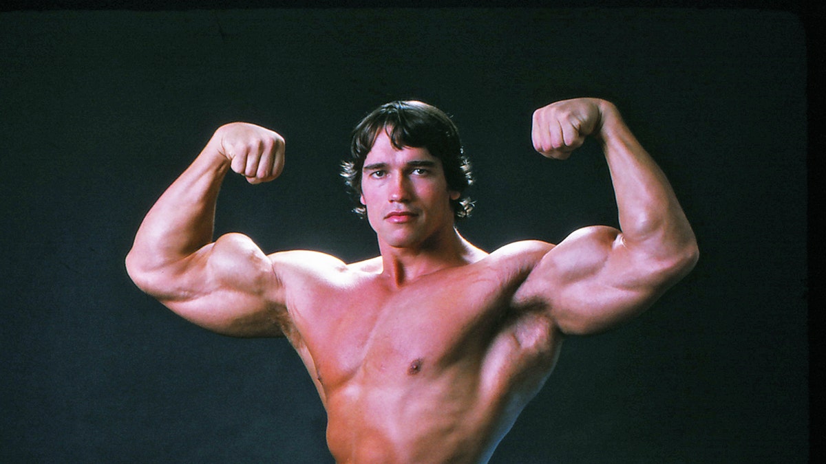 Arnold Schwarzenegger flexing