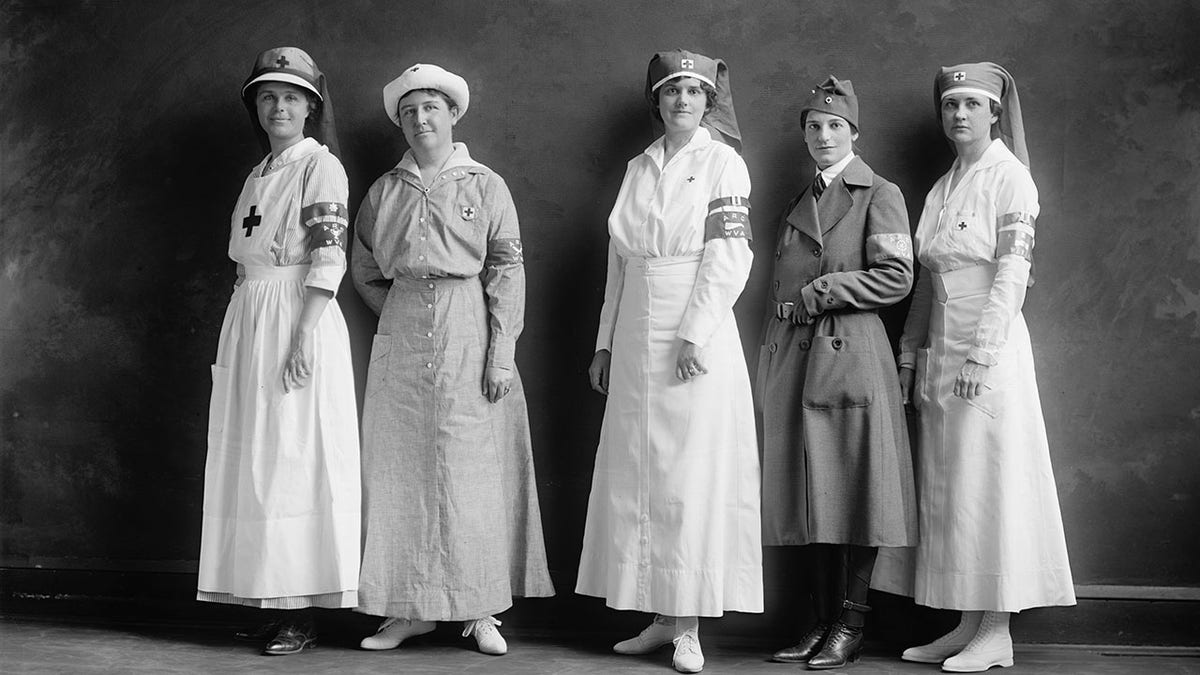 Red Cross nurses 1910