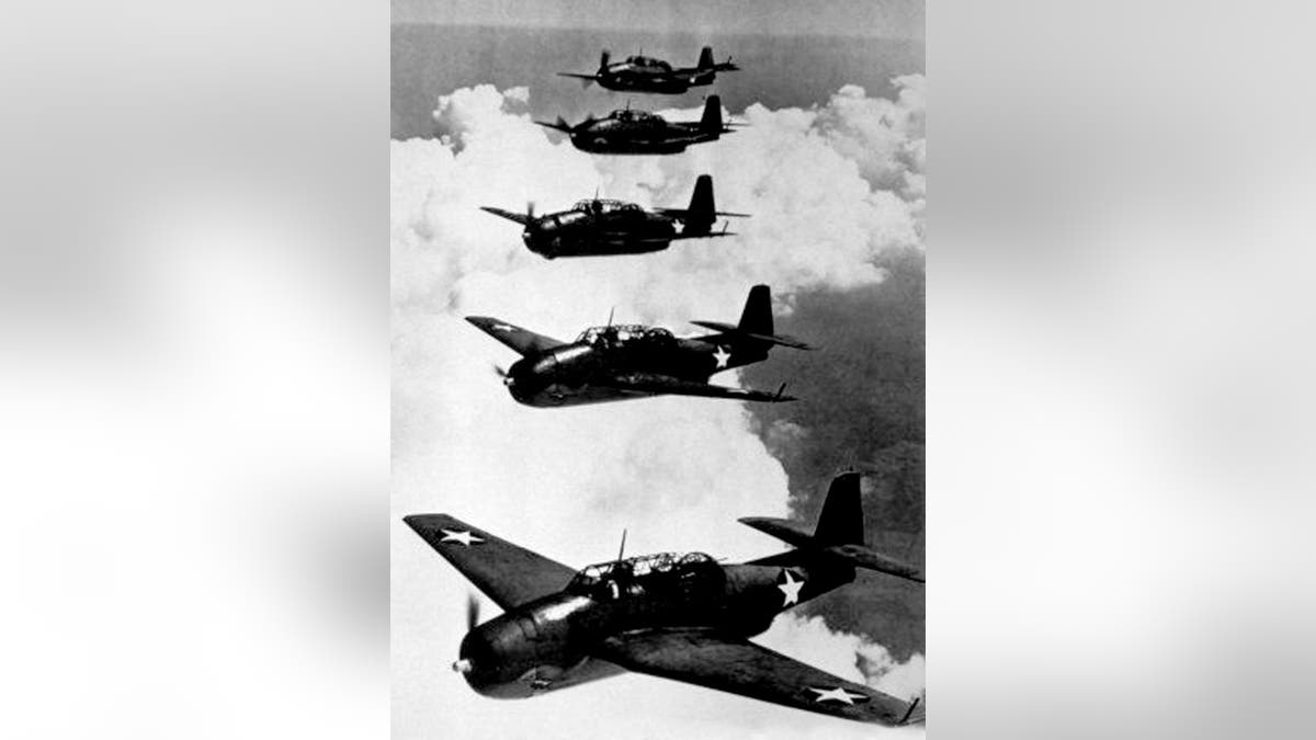 1943 black/white Navy squadron flying photo