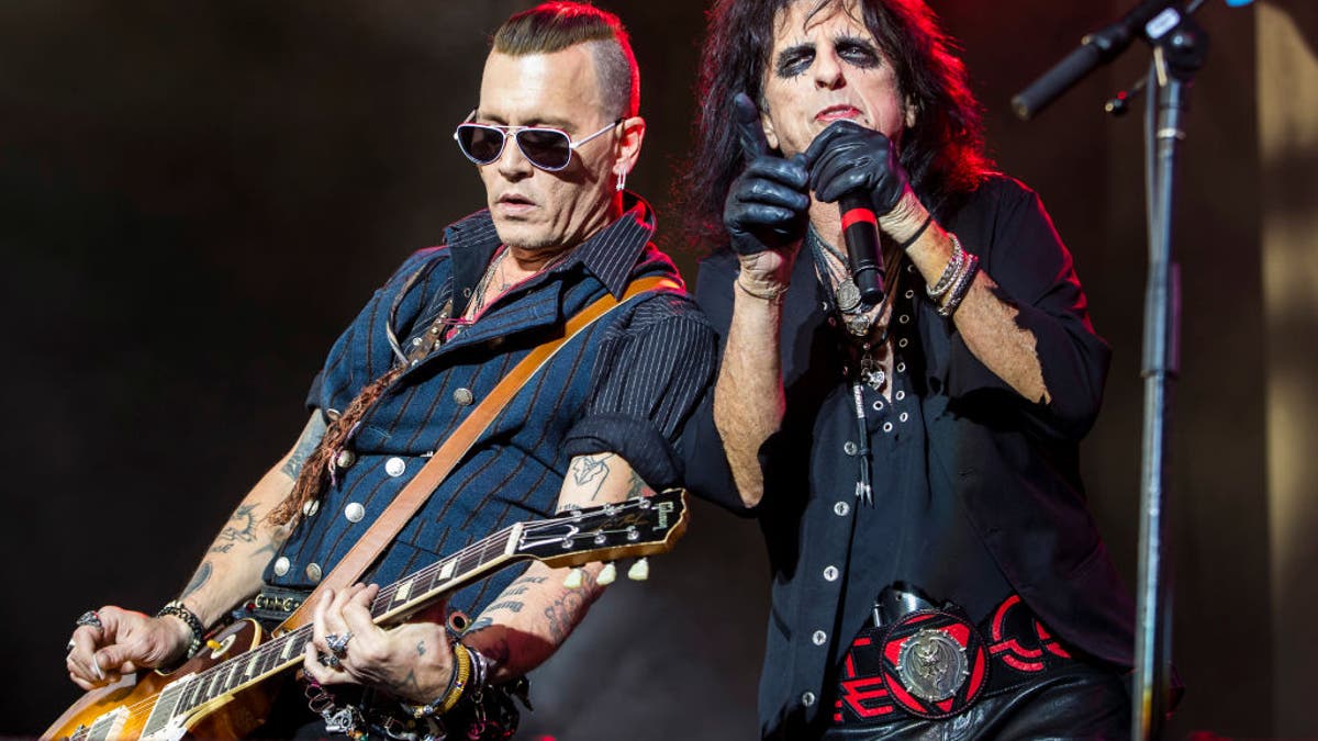 johnny depp and alice cooper performing together on stage