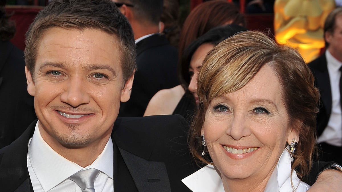 Jeremy Renner and his mother Valerie at an event
