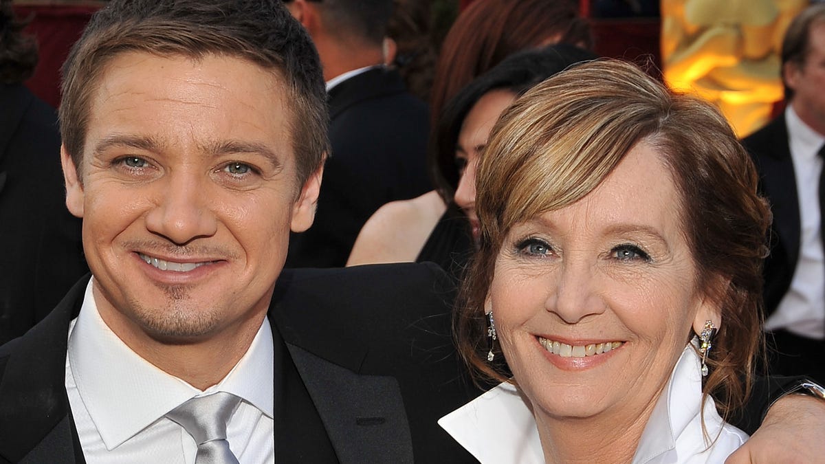 Jeremy Renner and his mother Valerie at an event