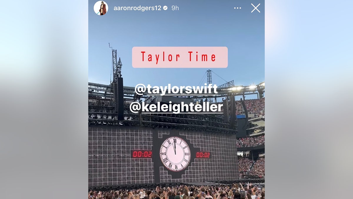 Aarron Rodgers Instagram story of a clock, tagging Taylor Swift and Keleigh Teller at Swift's Eras Tour