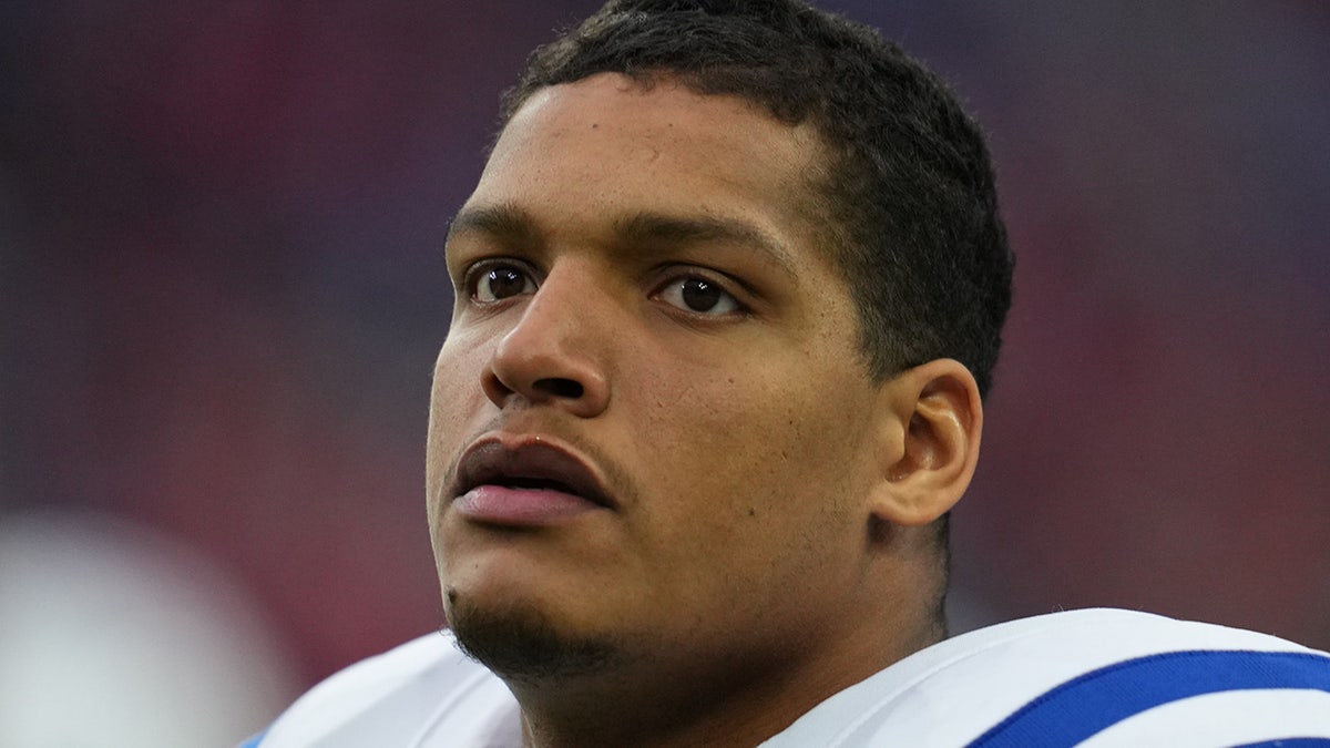 NFL veteran Isaac Rochell forges path to social media stardom, encourages  fans to keep up with eye health