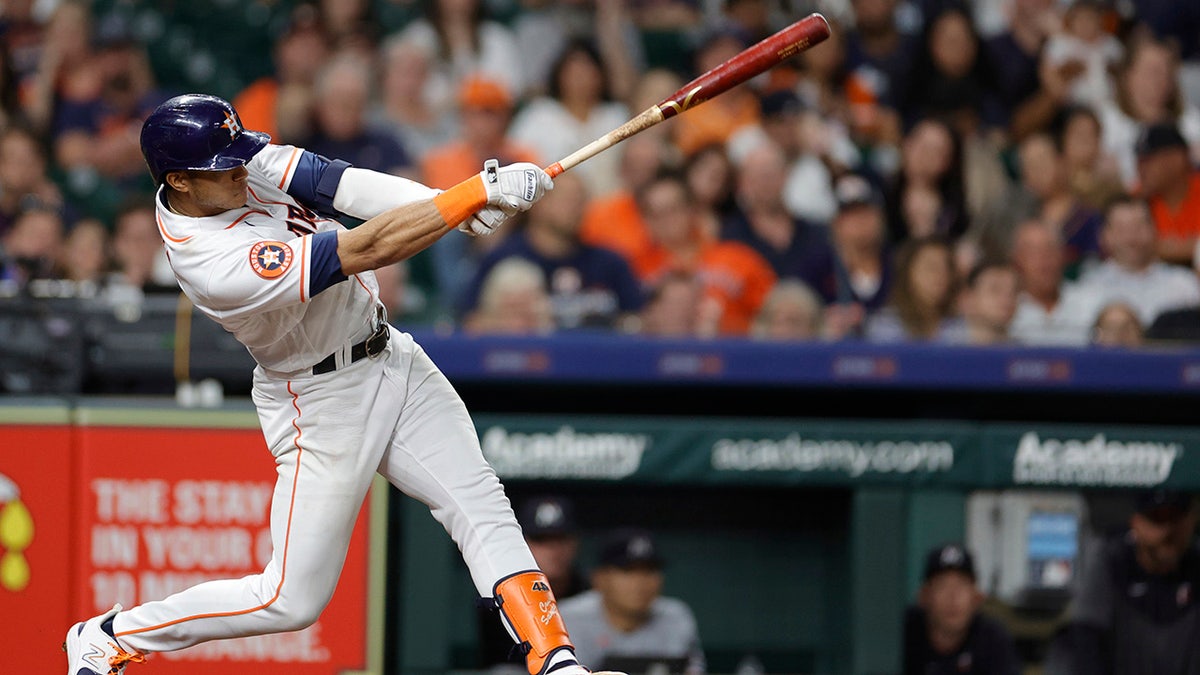 Why Astros SS Jeremy Peña shows heart sign after hitting homers