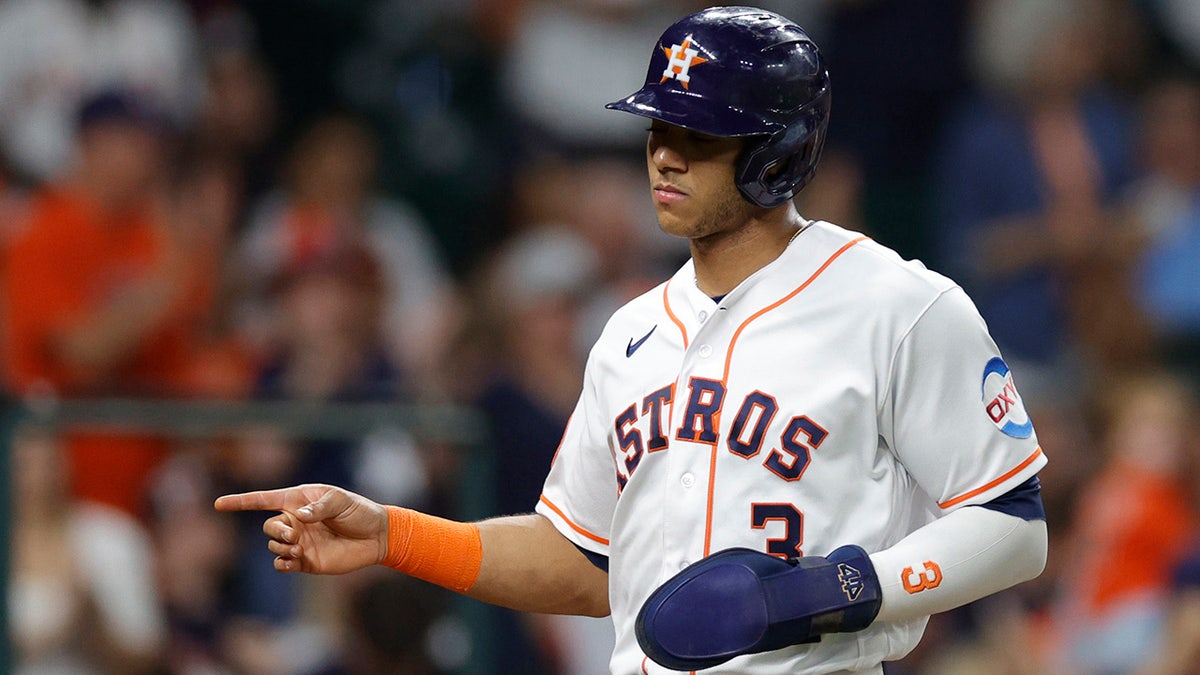 Jeremy Pena scores in the third inning