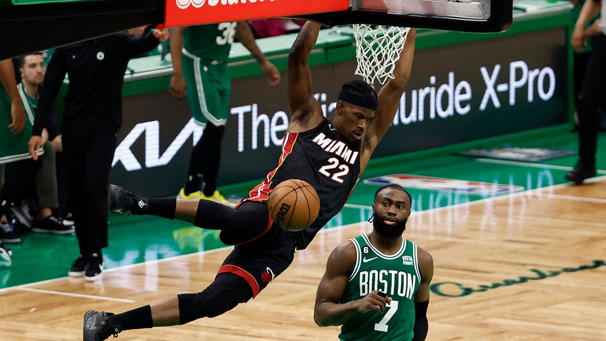 Jimmy Butler dunk