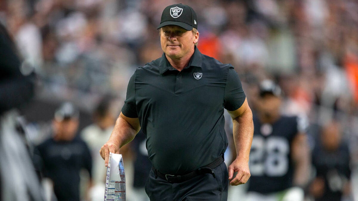 Jon Gruden Helping Derek Carr Get Settled In Saints Offense: Report ...