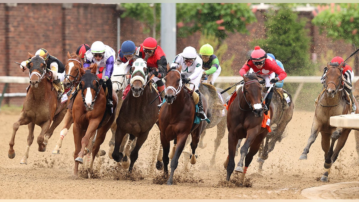 Horse run in Kentucky Derby