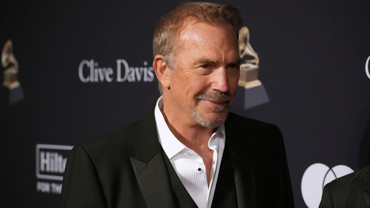 Kevin Costner on the red carpet