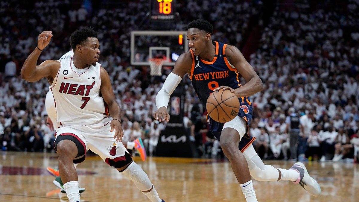 Knicks guard RJ Barrett drives to the basket