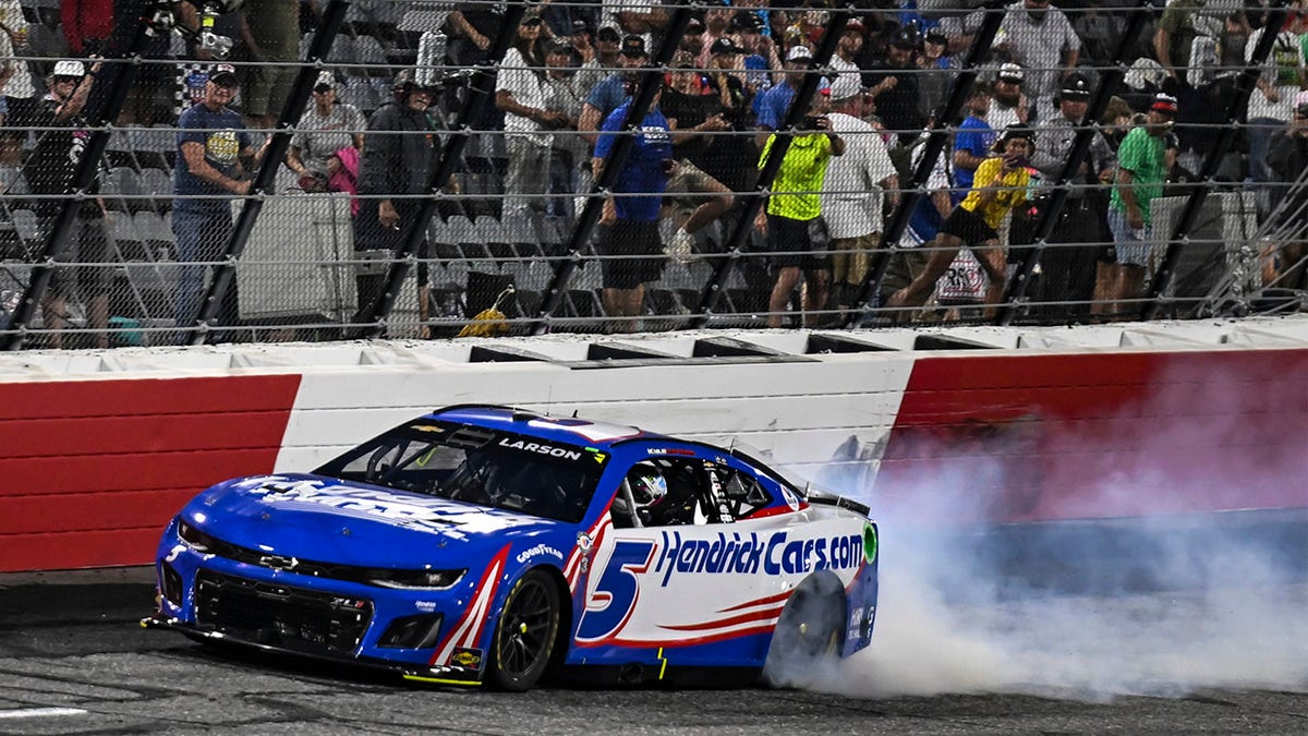 NASCAR fans tussle as Kyle Larson dominates All-Star Race at North ...