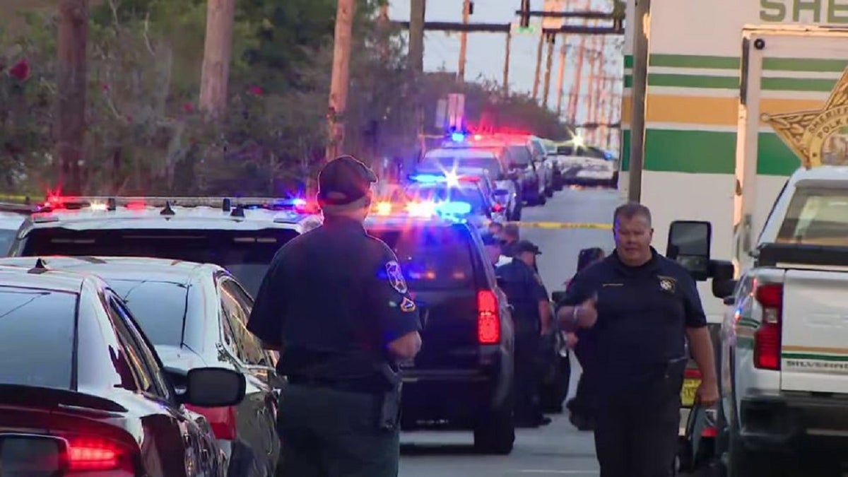 Florida teen shoots police officer