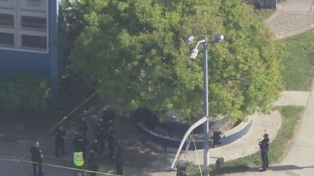 LAPD: 2 Stabbed Near Los Angeles High School In 'senseless' Violence ...